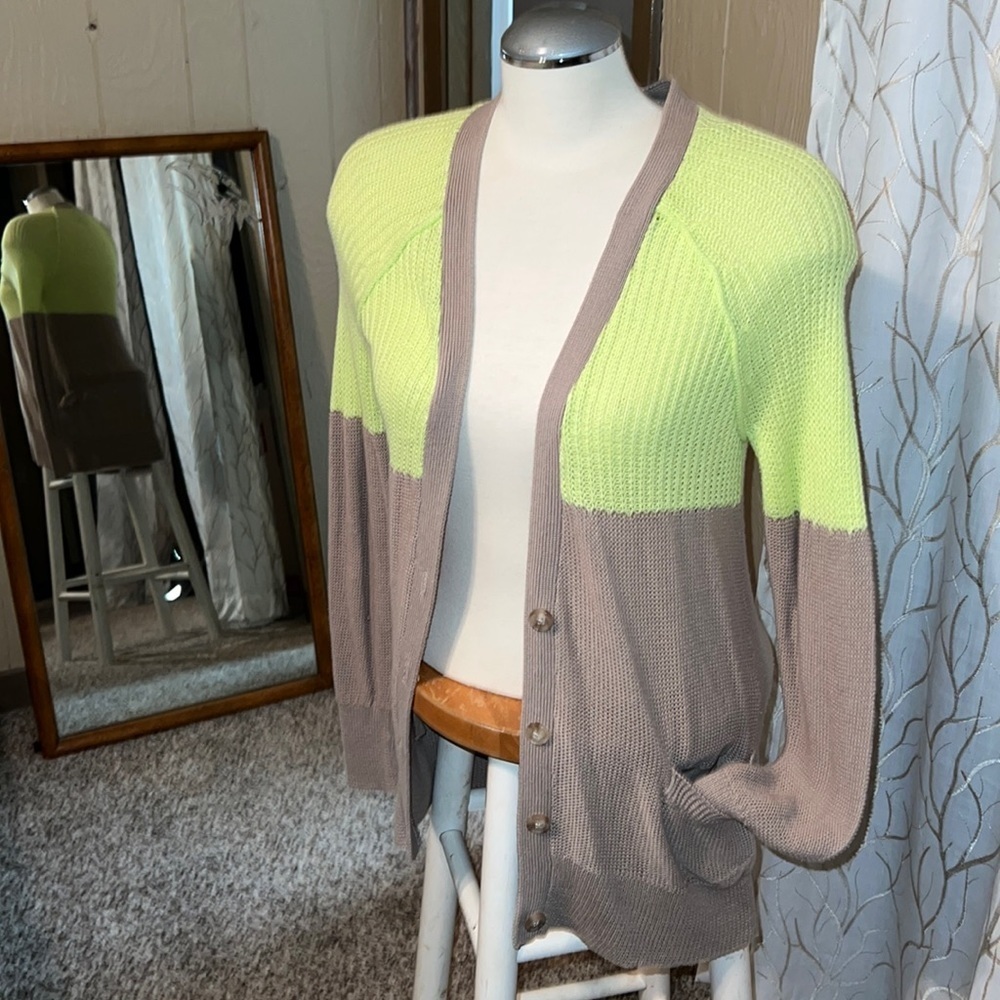 American Eagle cardigan. Beige and yellow